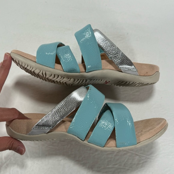 Vionic Hadlie Porcelain Blue Silver Patent Leather Slide Sandals Women's 8.5 - Picture 8 of 11